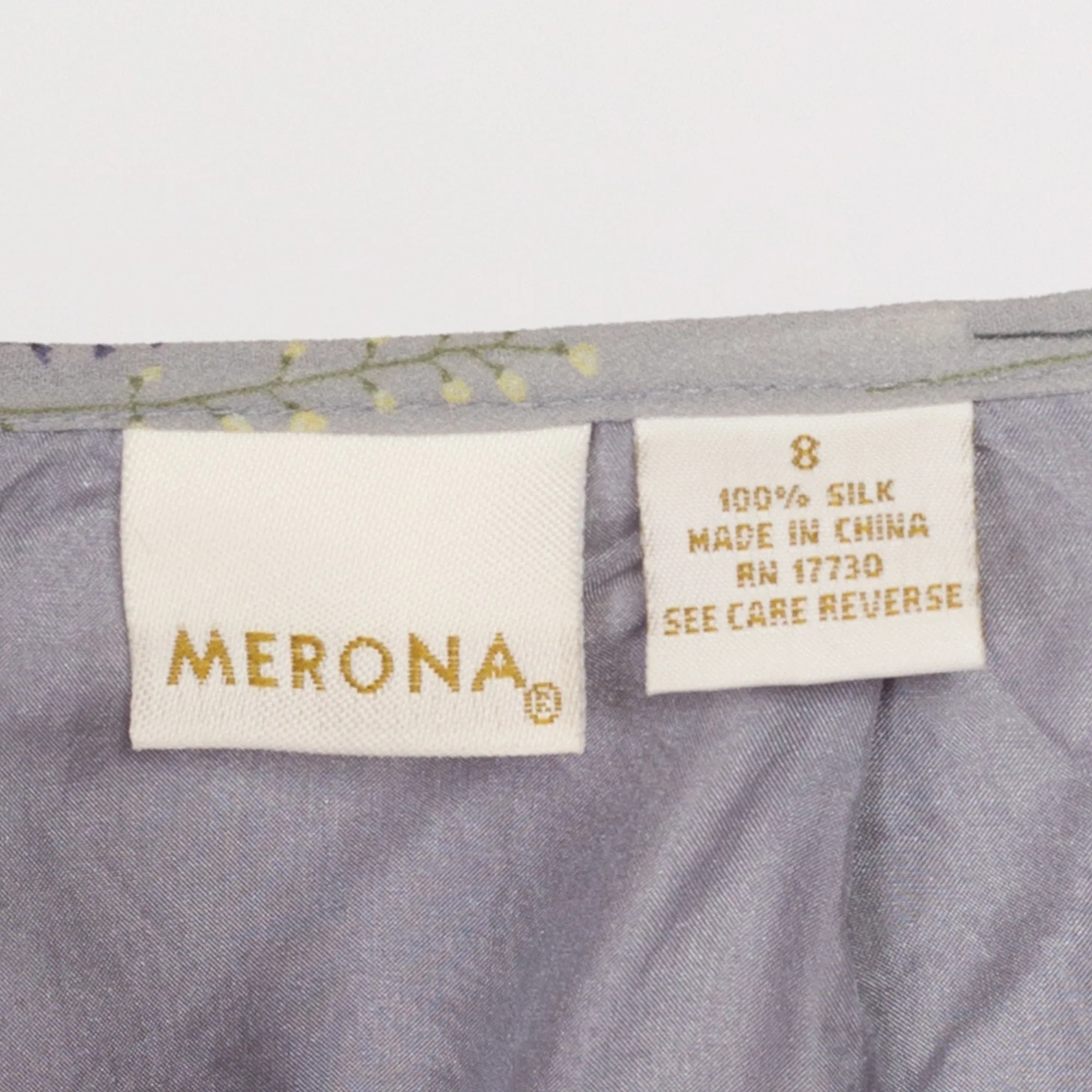 Medium 90s Grey Silk Falling Vine Print Mini Skirt 27.5"